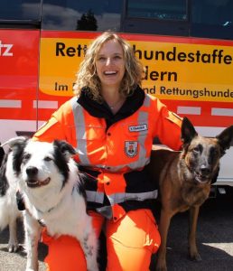 Rettungshundeteam Anja mit Leo und Nugget