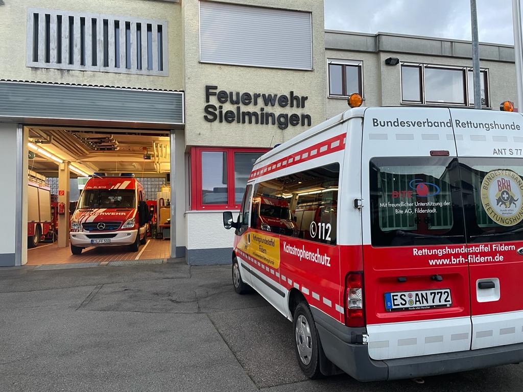 Jugendfeuerwehr meets Rettungshunde