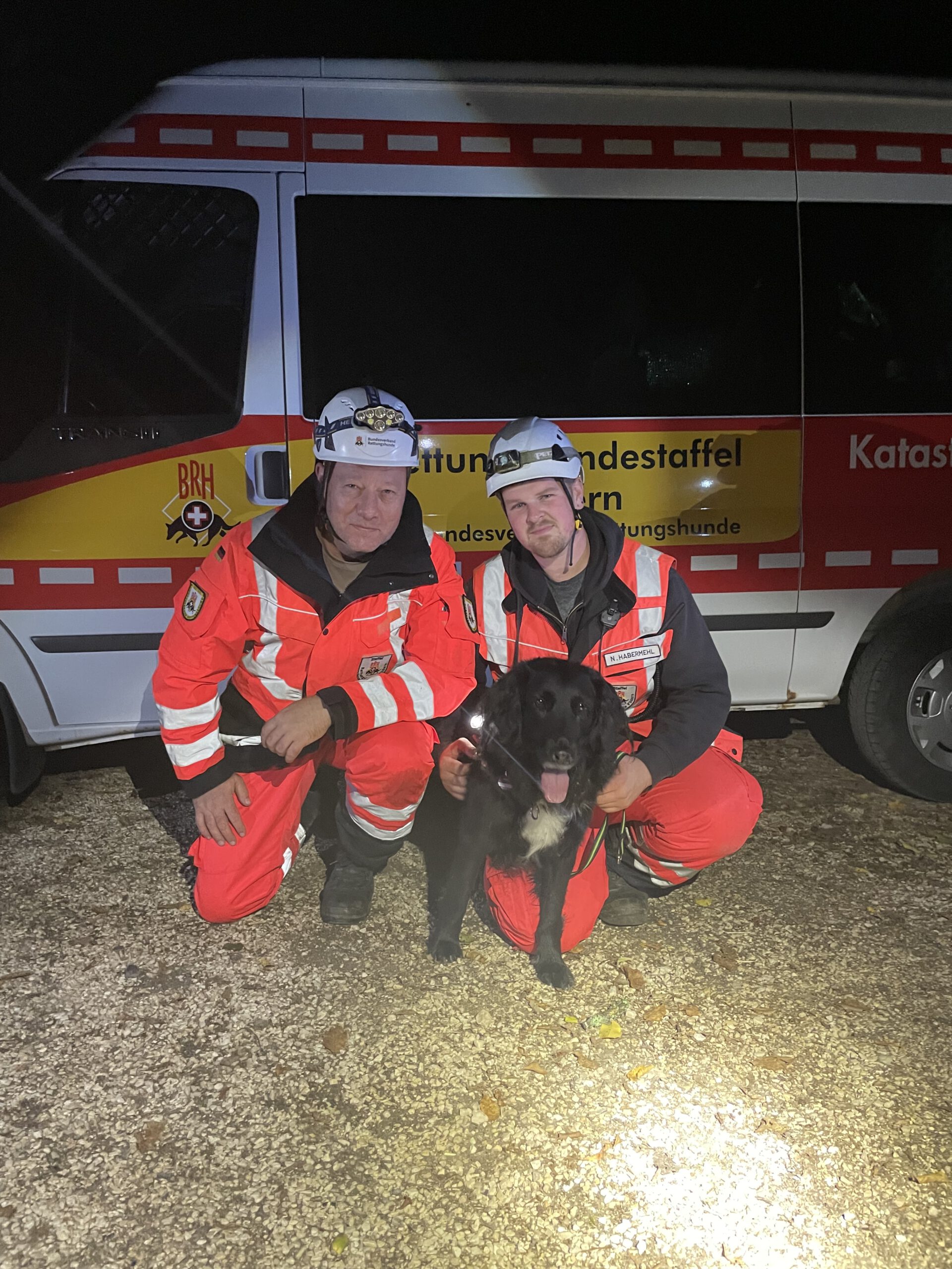 Suchtrupphelfer Klaus, Rettungshund Nero, Hundeführer Nico