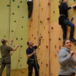 Teamarbeit: einer klettert, einer sichert Trainingstag mit Klettern in Freiburg 2017 - Teamarbeit: einer klettert, einer sichert