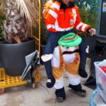 Dany wird Huckepack genommen // März 2020